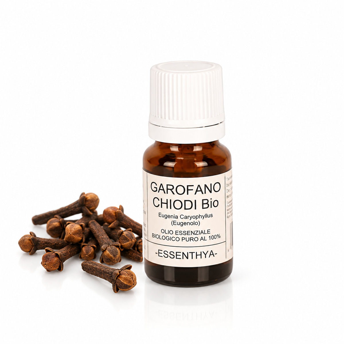 Flacone di olio essenziale di Chiodi di Garofano Bio da 10 ml accanto ai chiodi di garofano — Syzygium aromaticum